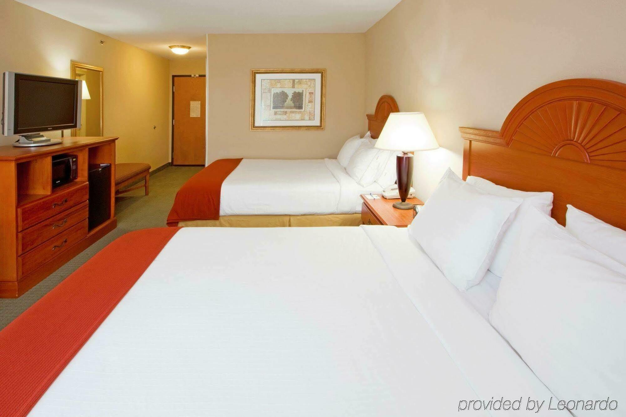 Holiday Inn Express Mineral Wells By Ihg Parkersburg Exterior foto