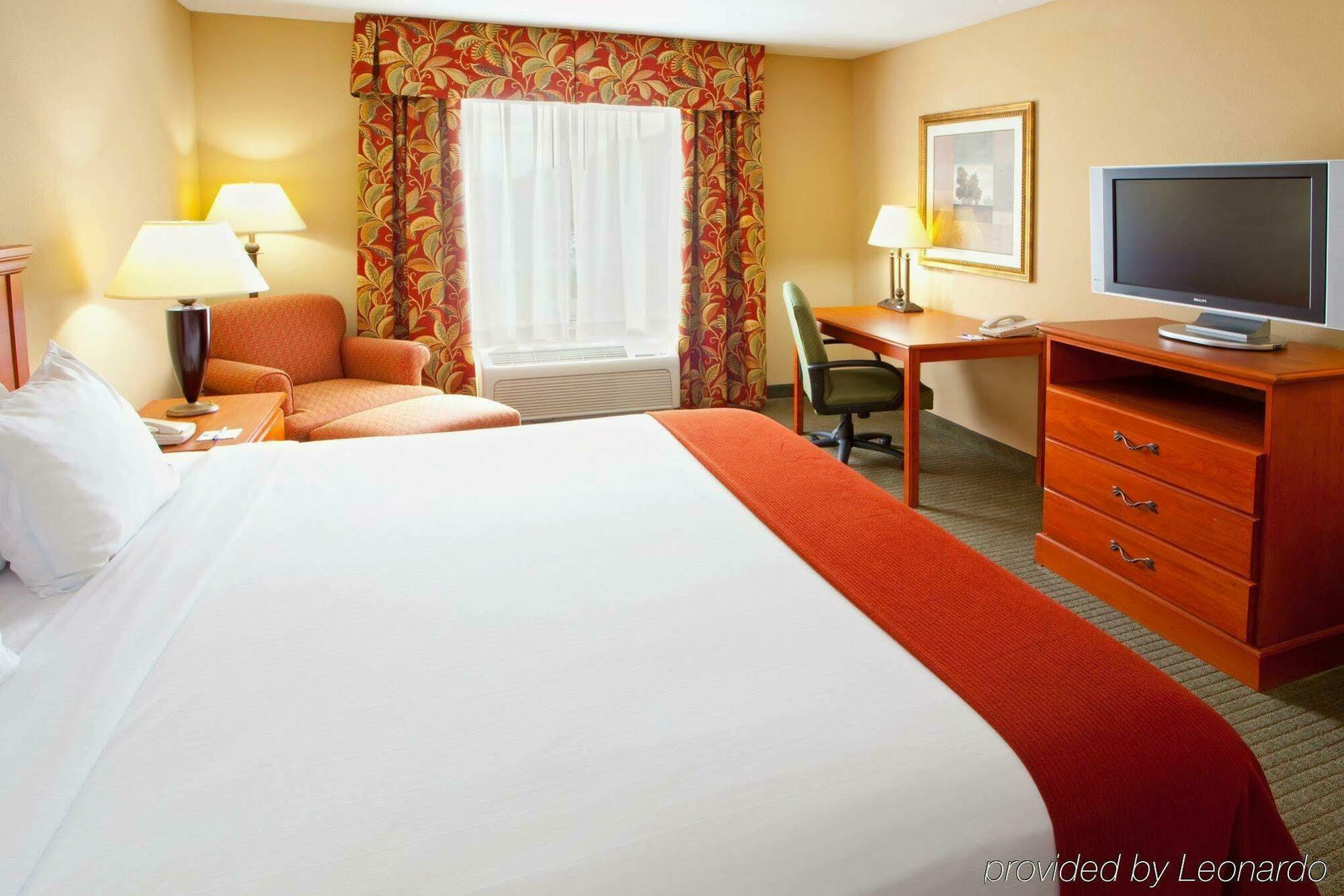 Holiday Inn Express Mineral Wells By Ihg Parkersburg Exterior foto