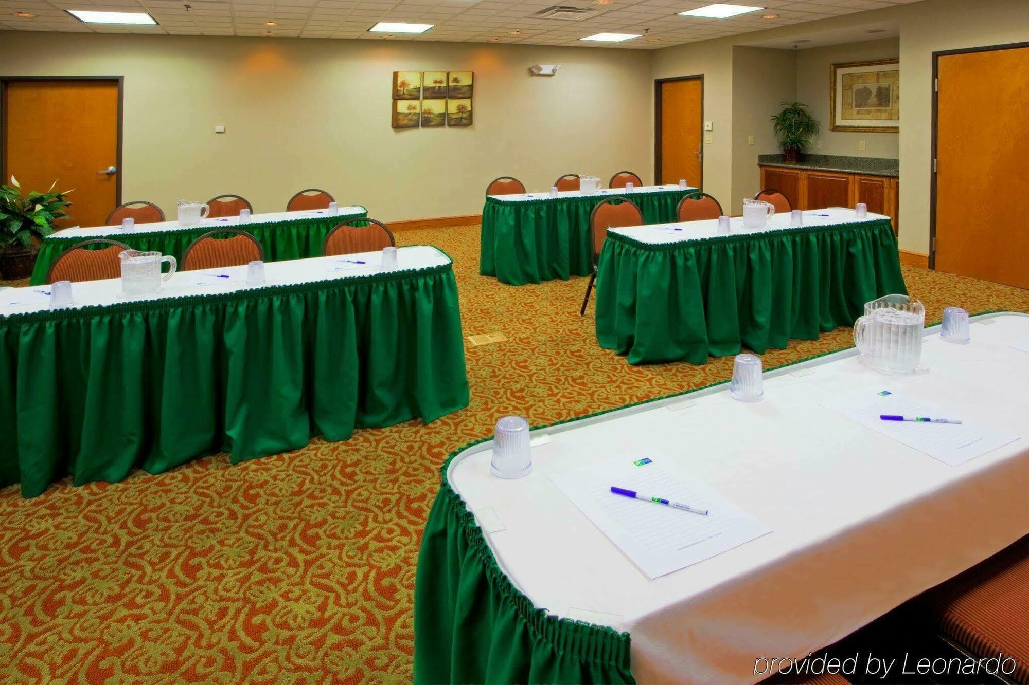 Holiday Inn Express Mineral Wells By Ihg Parkersburg Exterior foto