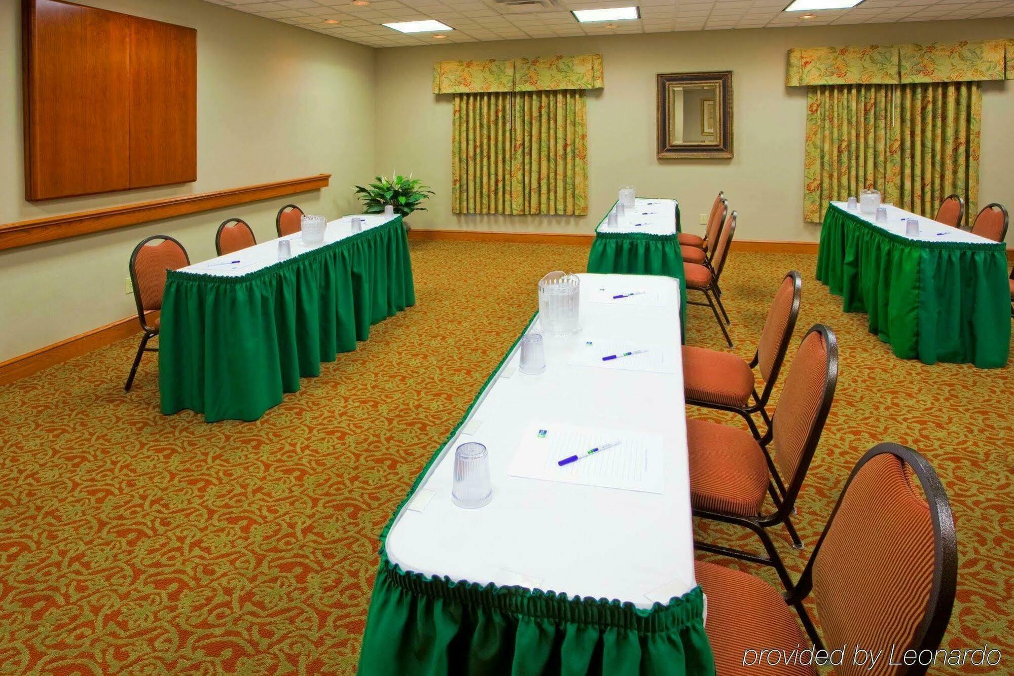 Holiday Inn Express Mineral Wells By Ihg Parkersburg Exterior foto